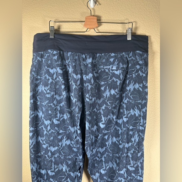 Athleta Women’s Trekkie North Jogger - Picture 9 of 13